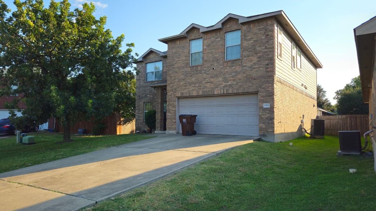 1512 Tonia Loop - Photo 2 of 16