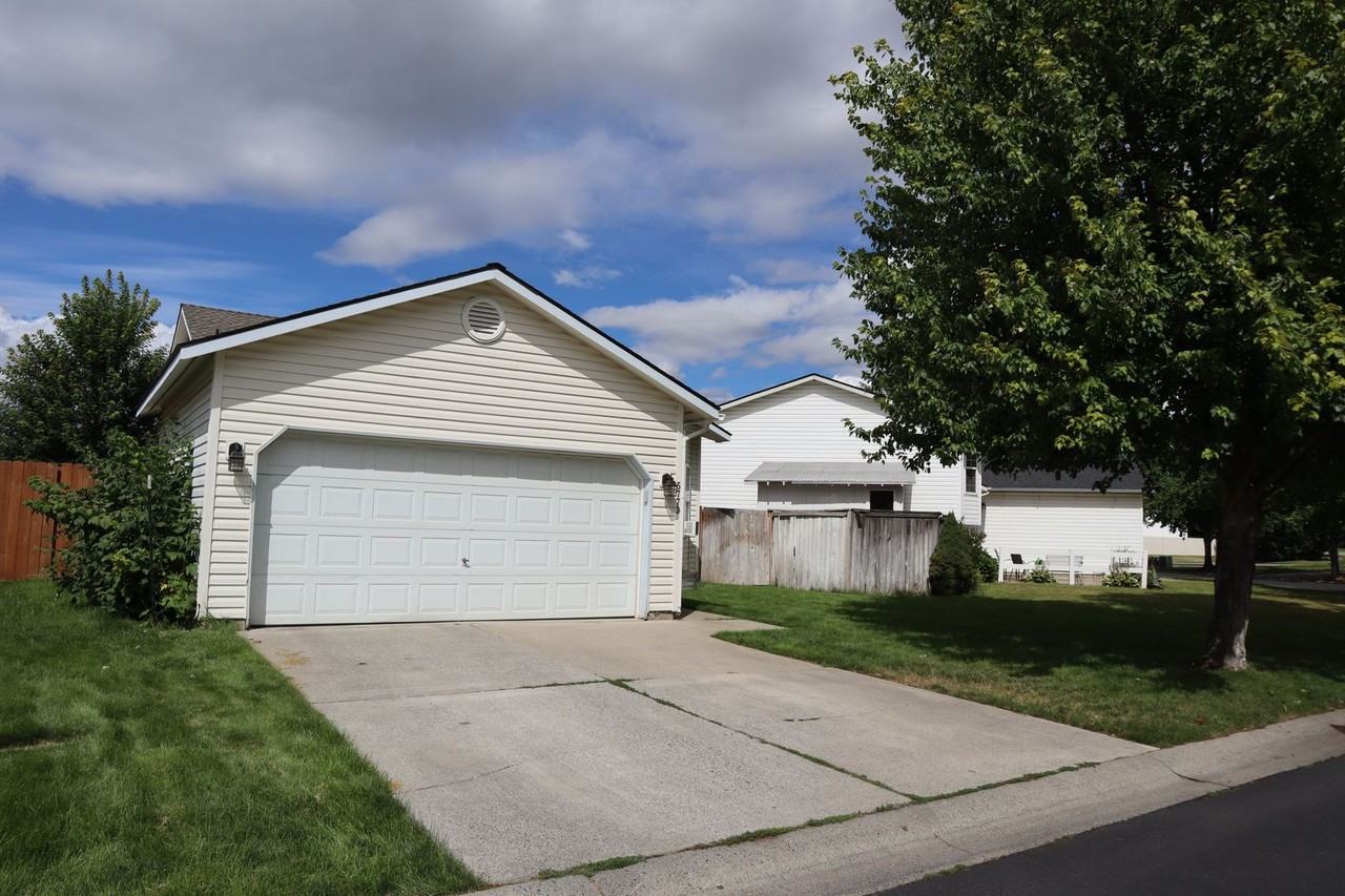 5773 N Morleau Ln - Photo 2 of 22