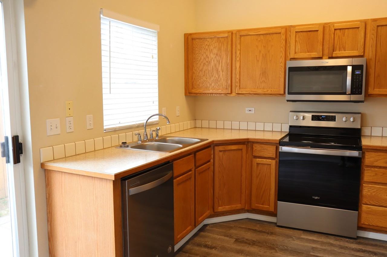 5773 N Morleau Ln - Photo 4 of 22