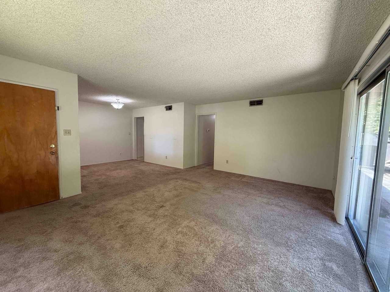 5473 Carlson Dr - Photo 3 of 24