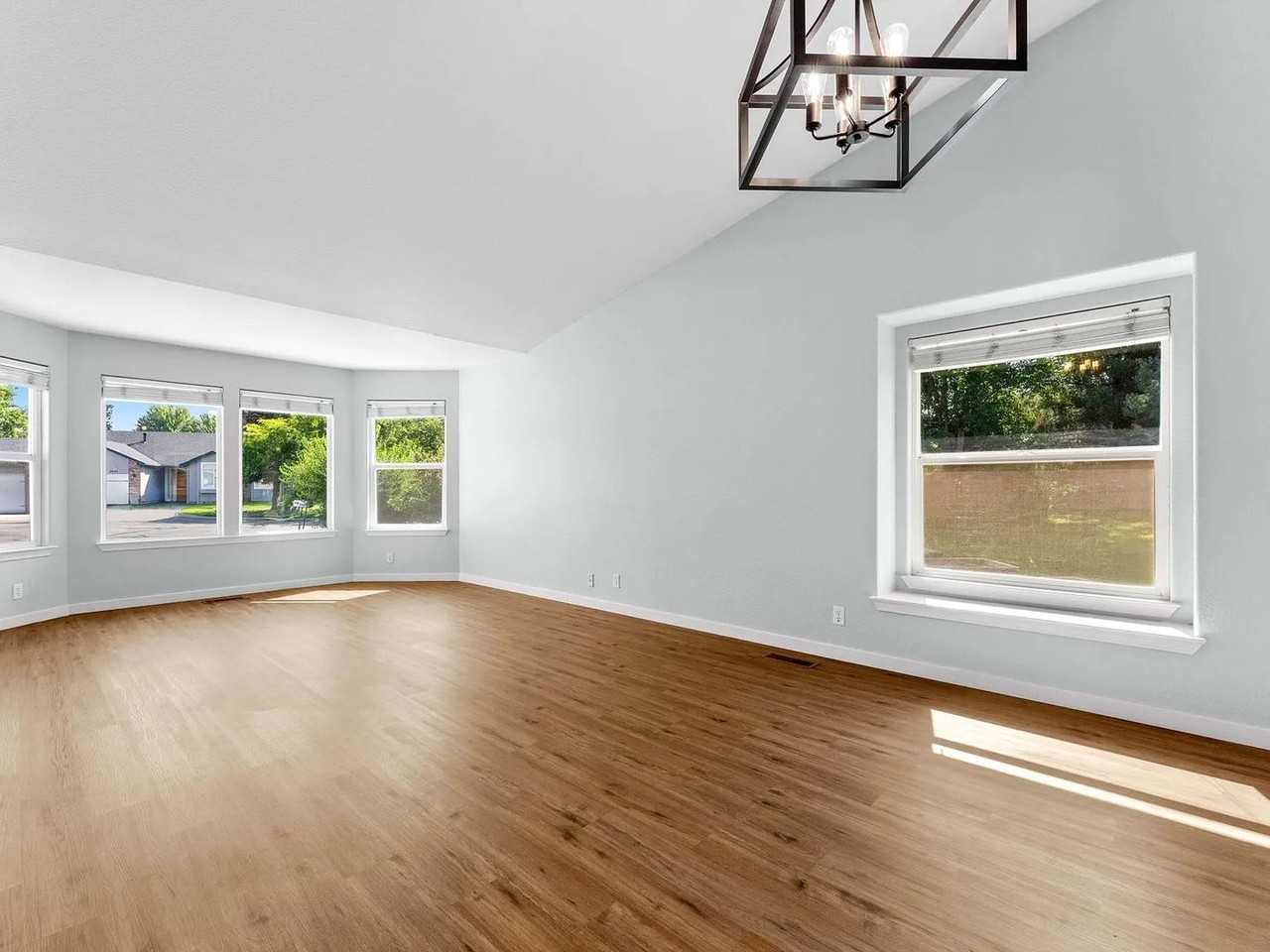 2800 E Red Tail Ct - Photo 2 of 20