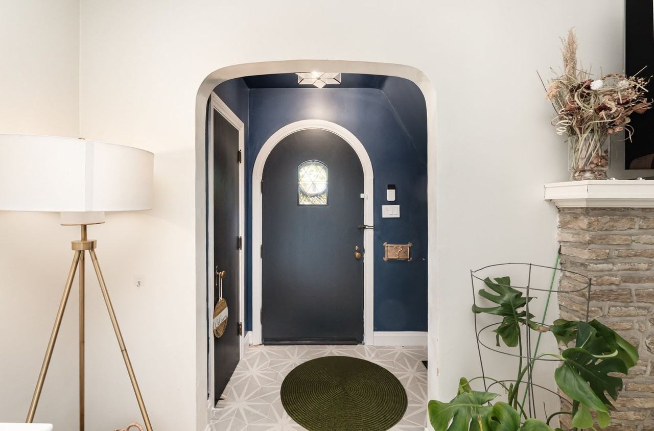 1138 Salisbury Dr - Photo 2 of 46