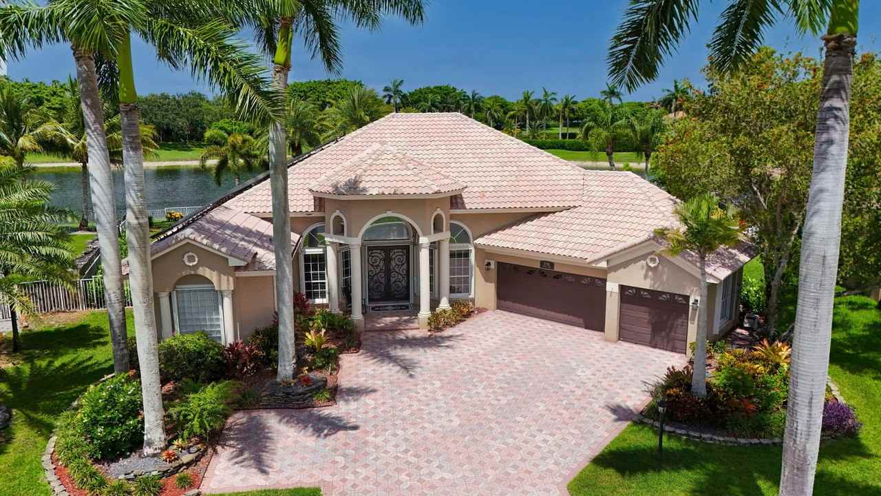 21798 Marigot Dr - Photo 2 of 25