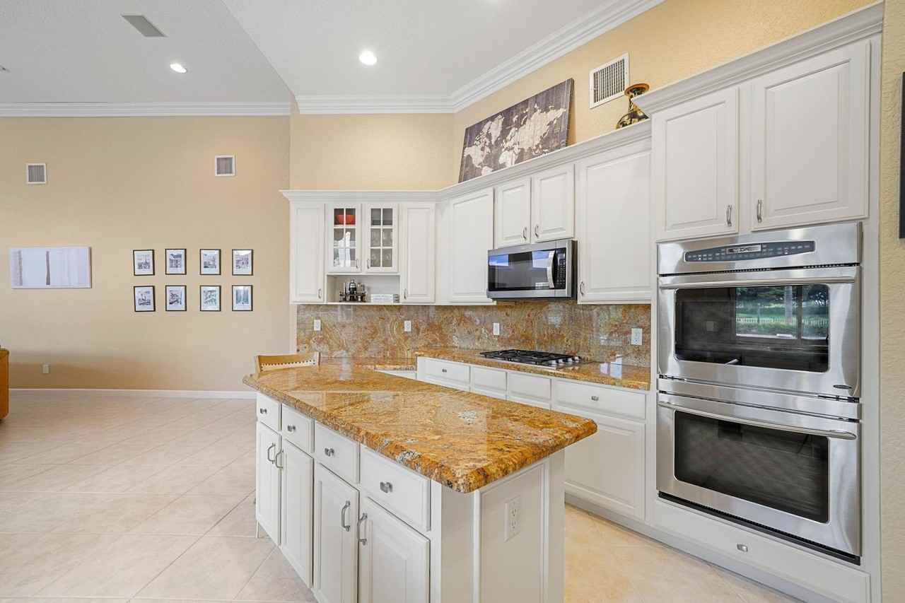 21798 Marigot Dr - Photo 3 of 25