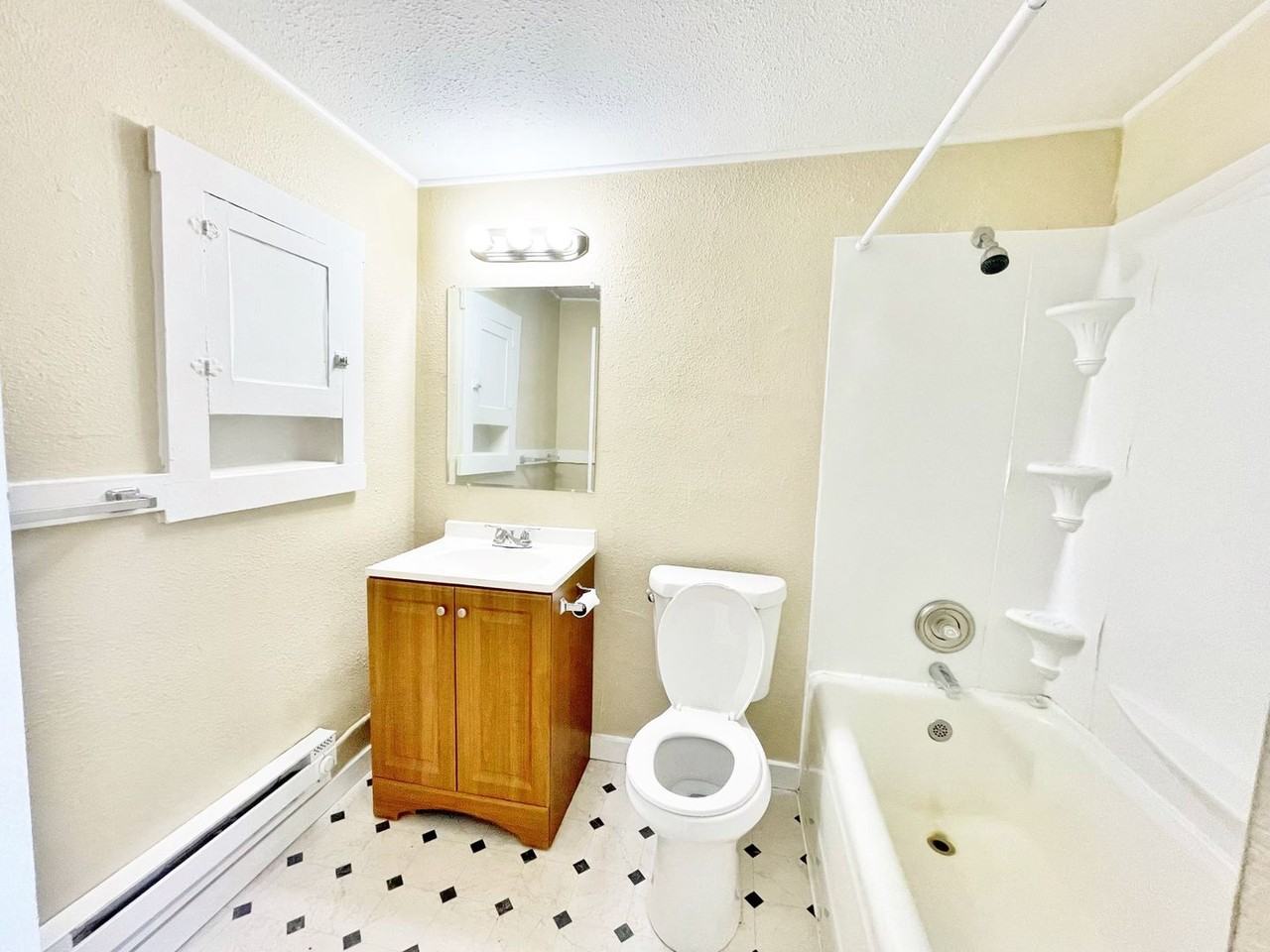 Adams - Photo 3 of 29