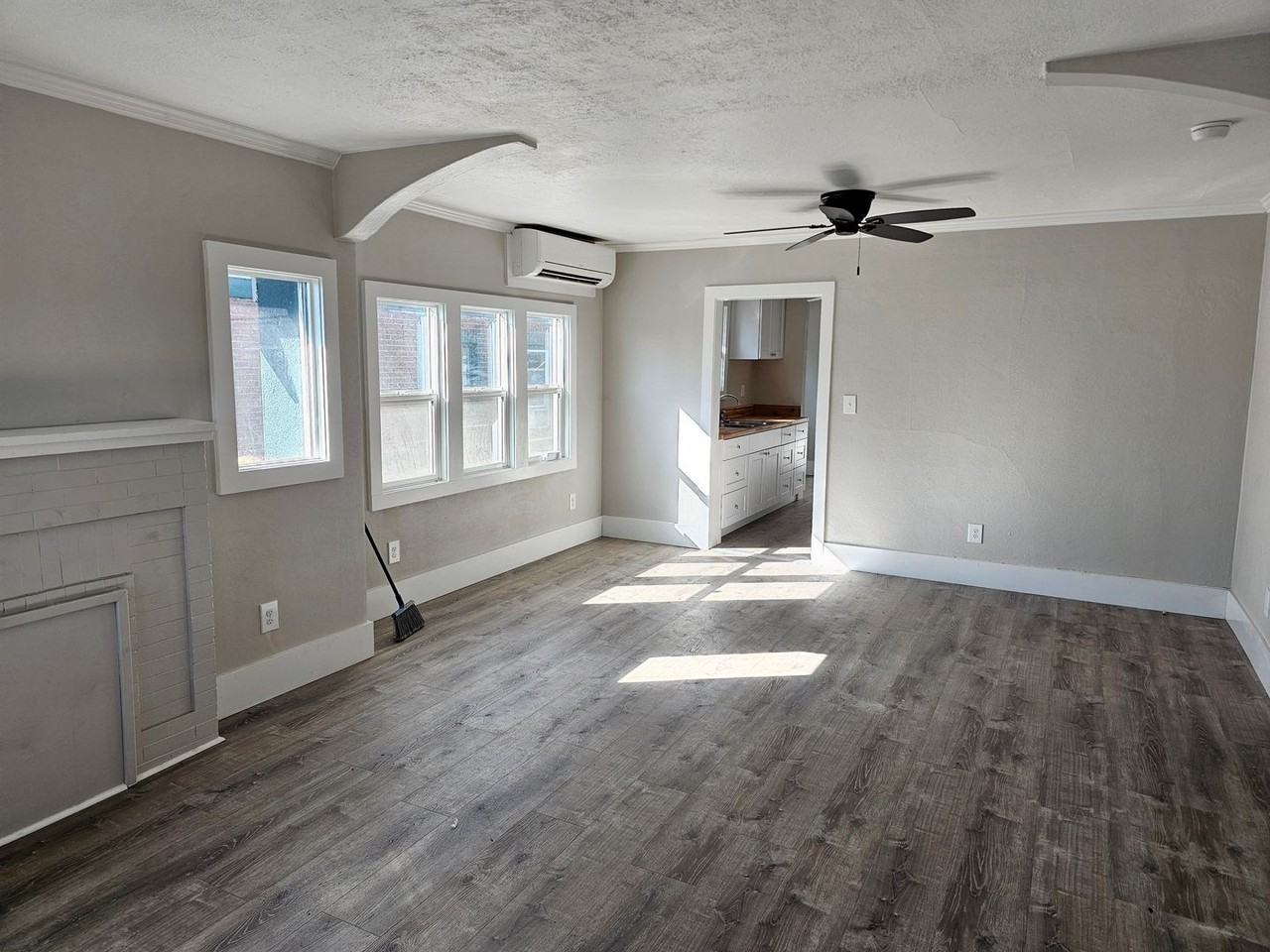 2110 Adams Ave - Photo 2 of 11