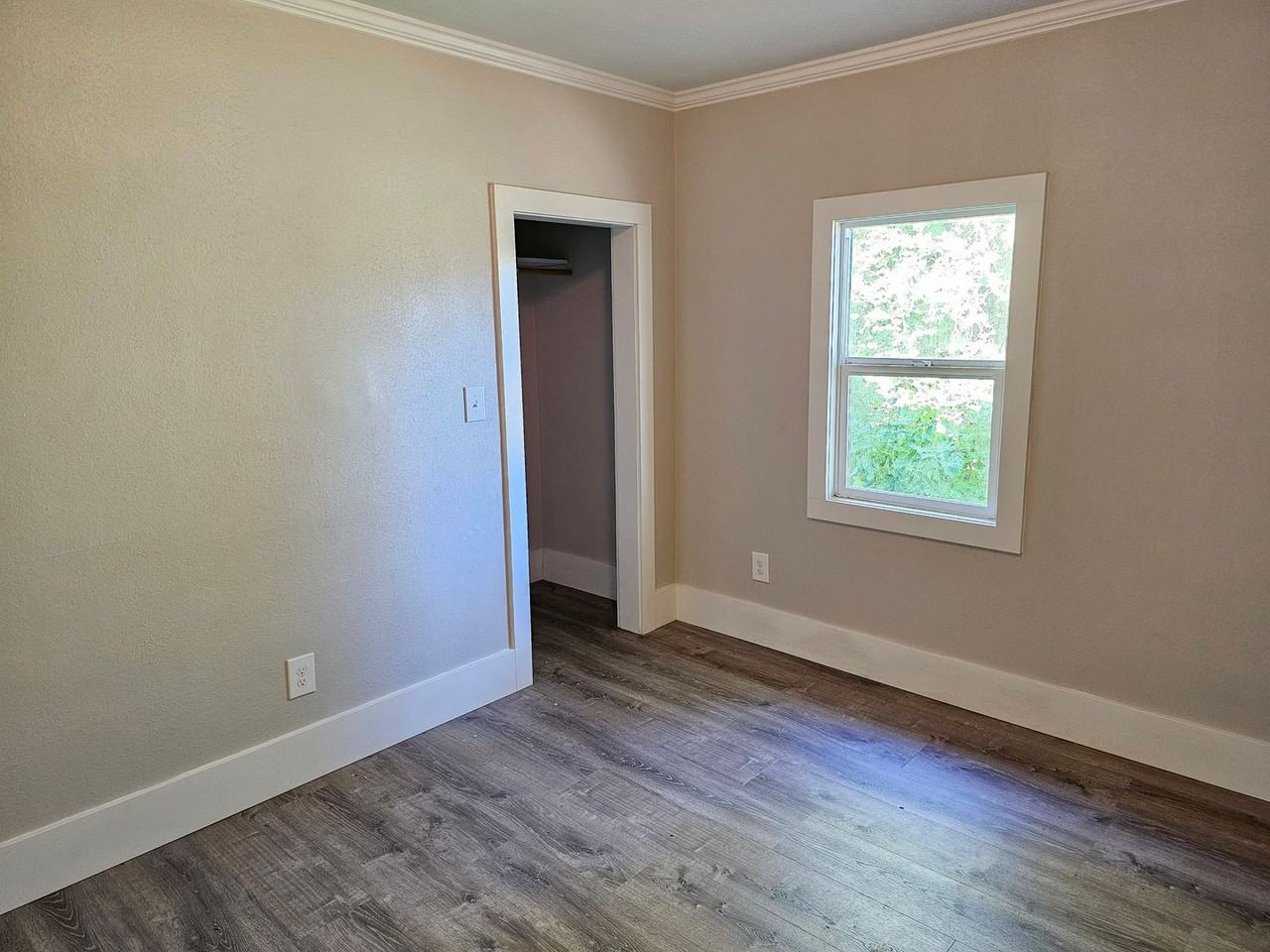 2110 Adams Ave - Photo 6 of 11