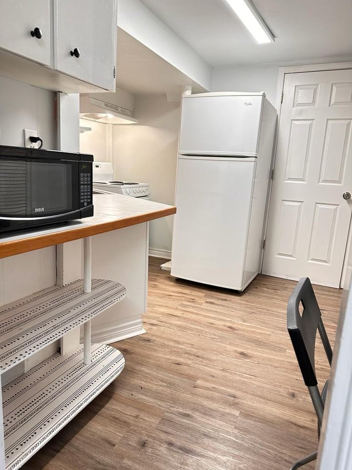 3450 Queenston Drive - Photo 2 of 9