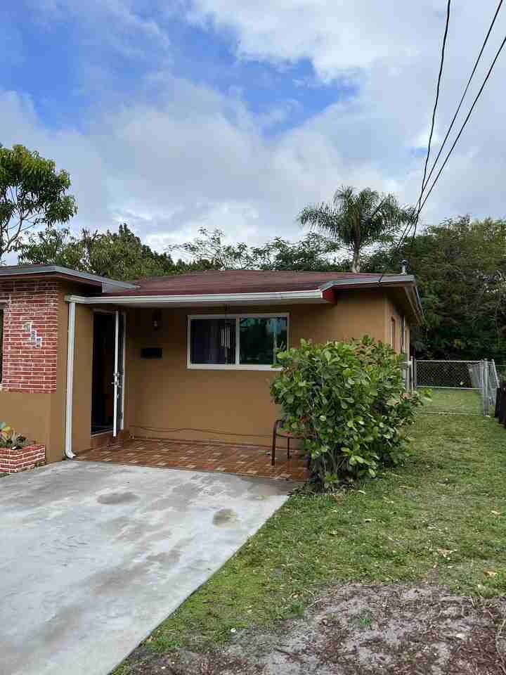 124 Nw 6th Ave #NA - Photo 2 of 28