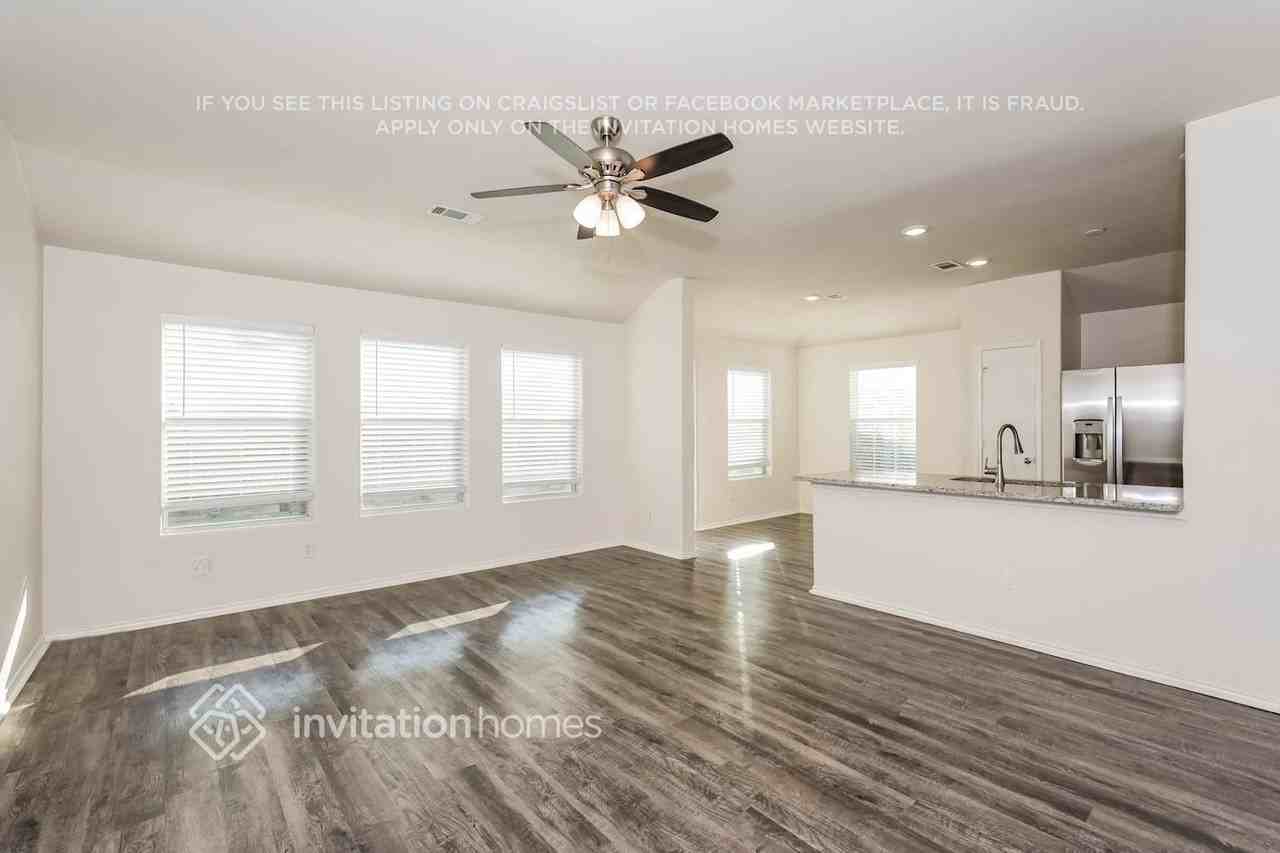 1961 Courtside Dr - Photo 3 of 15