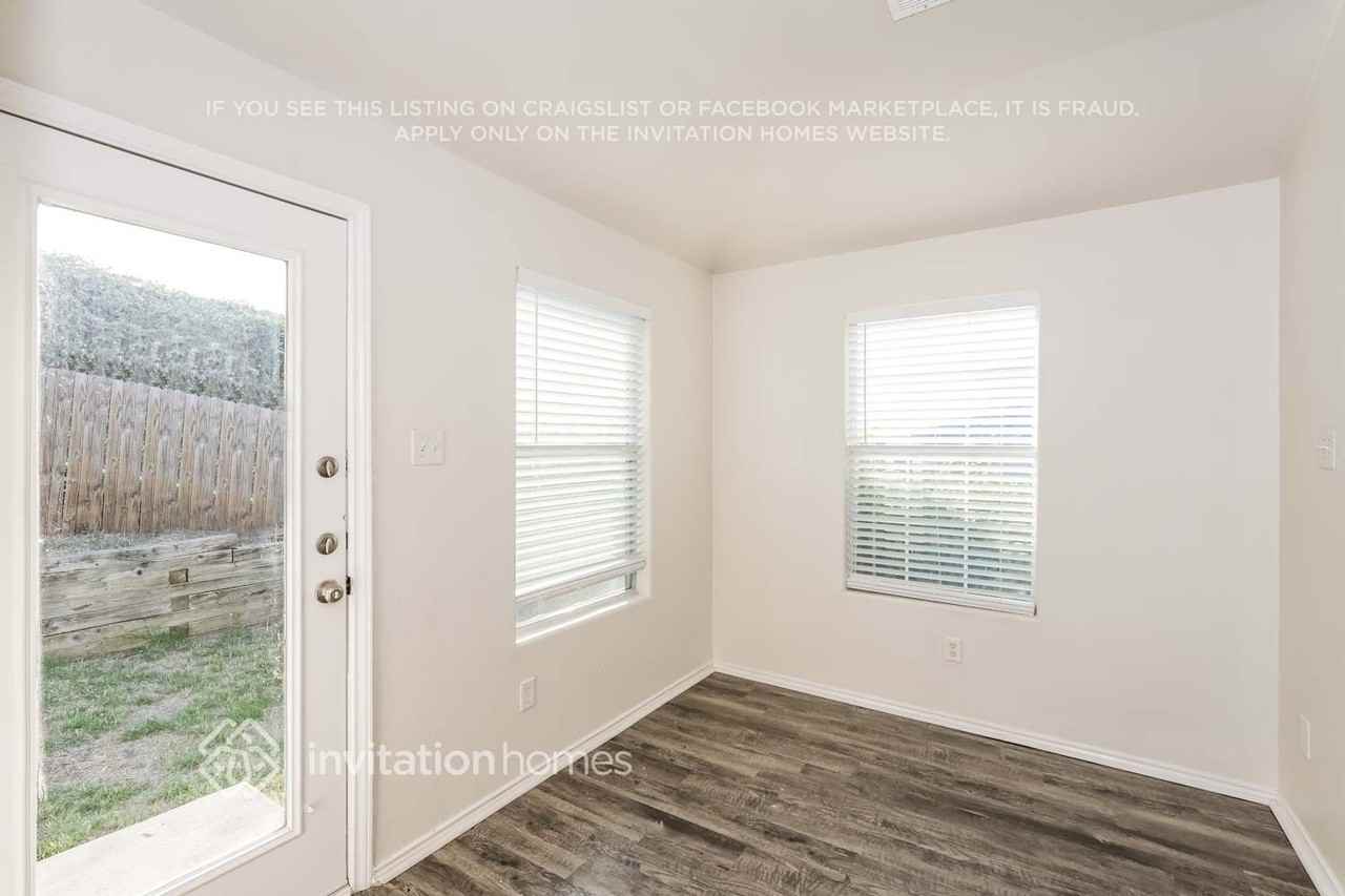 1961 Courtside Dr - Photo 5 of 15