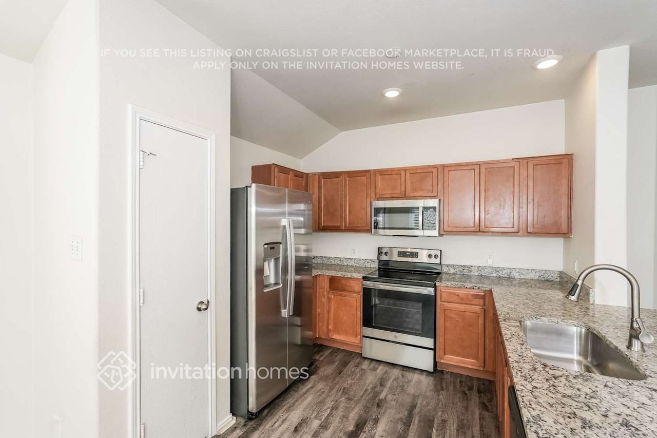 1961 Courtside Dr - Photo 6 of 15