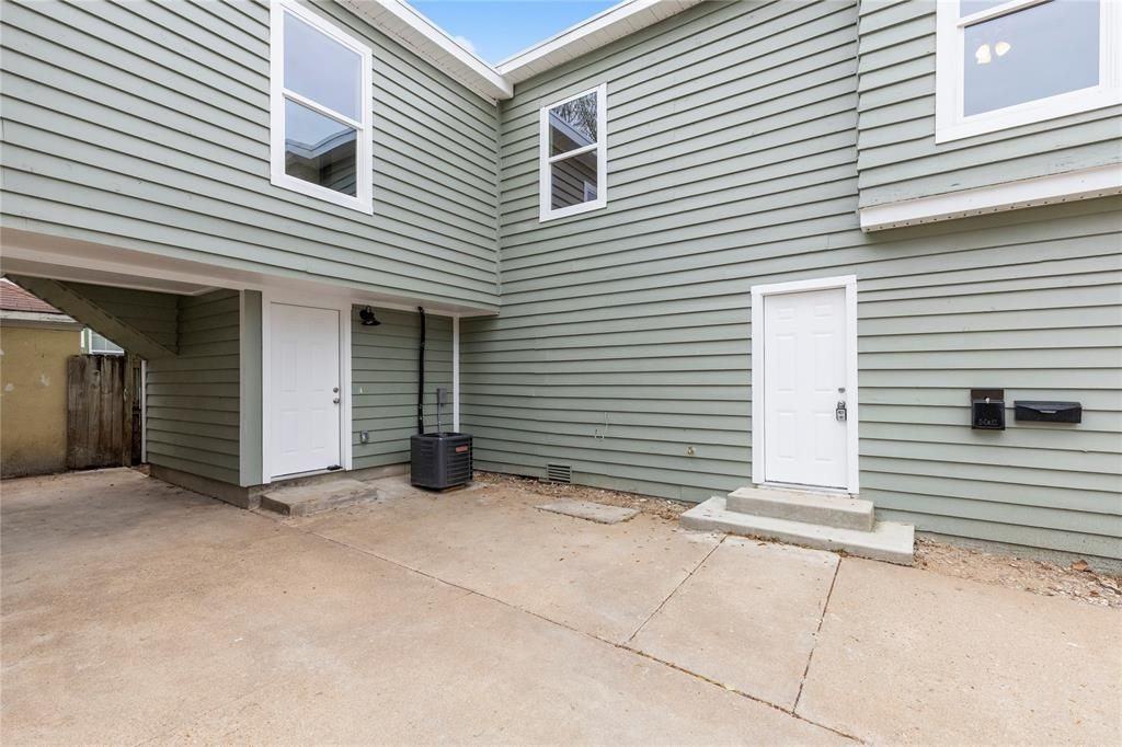 702 E Main St - Photo 2 of 10