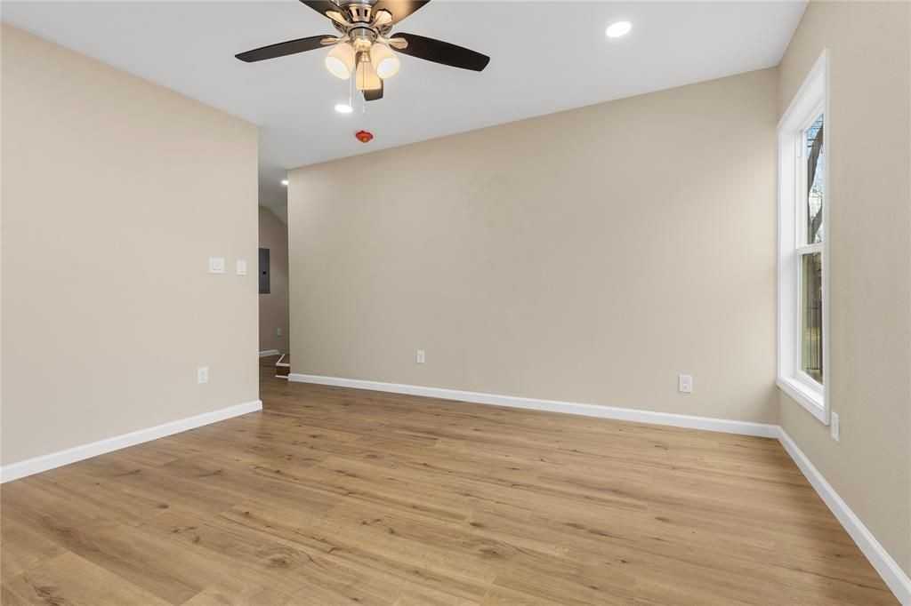 702 E Main St - Photo 3 of 10