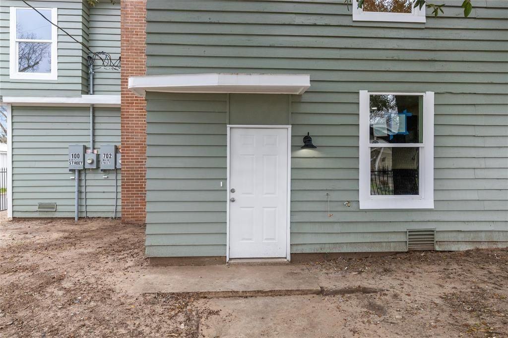 702 E Main St - Photo 5 of 10