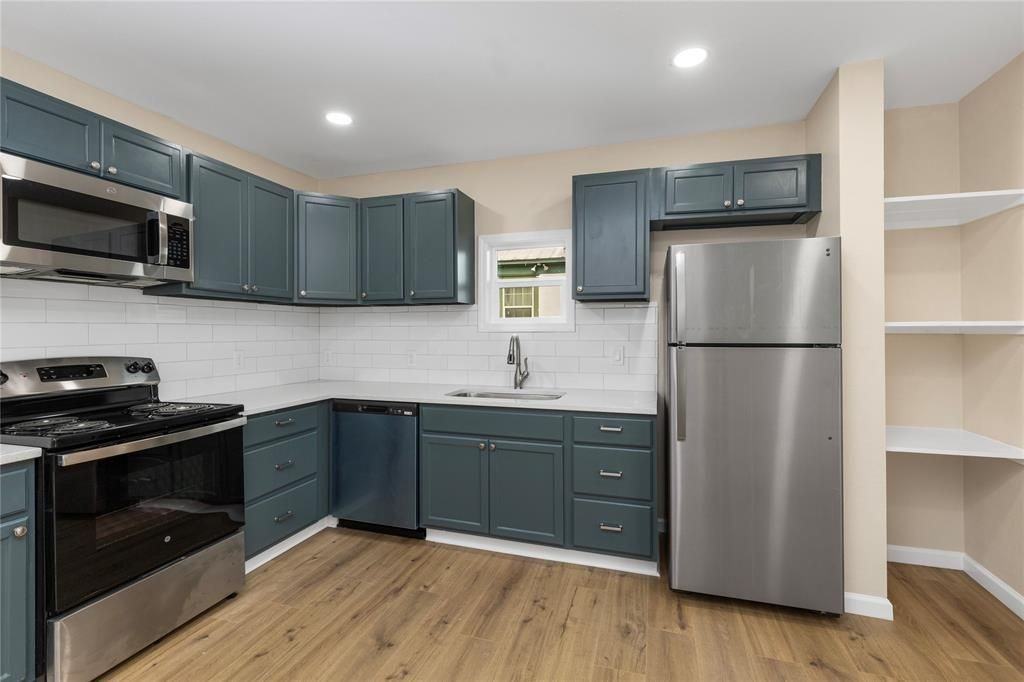 702 E Main St - Photo 7 of 10