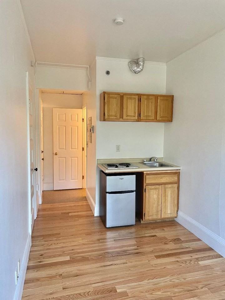 1066 Beacon St - Photo 2 of 5