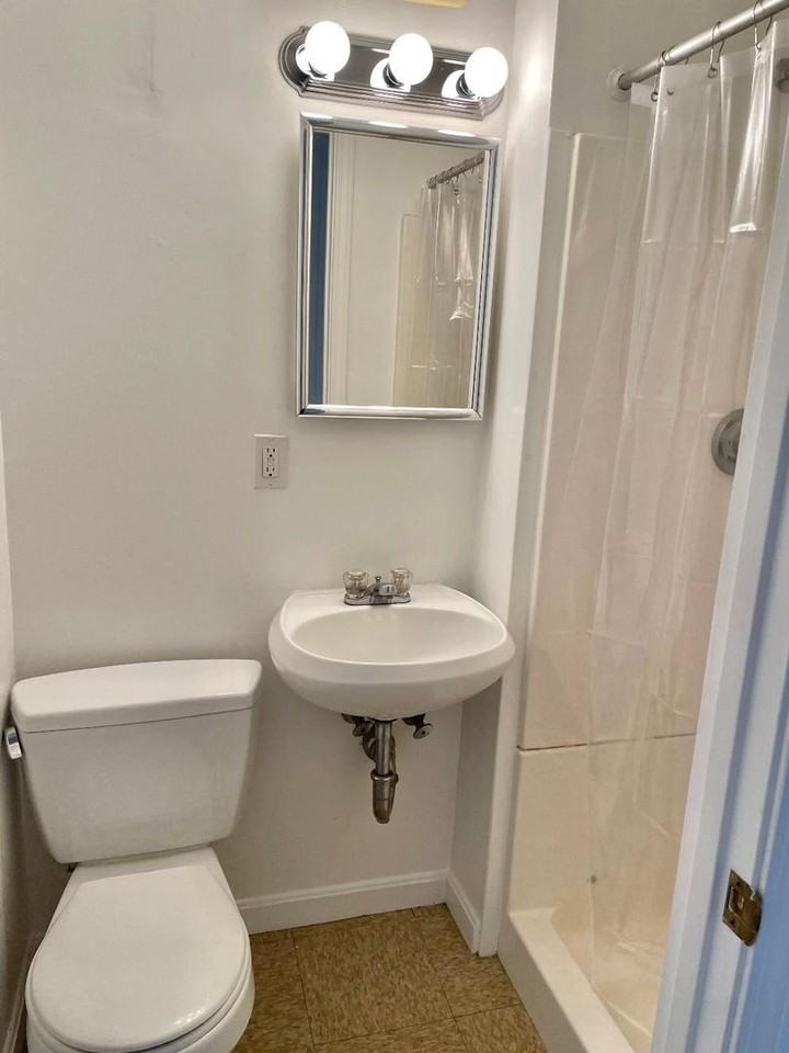 1066 Beacon St - Photo 4 of 5