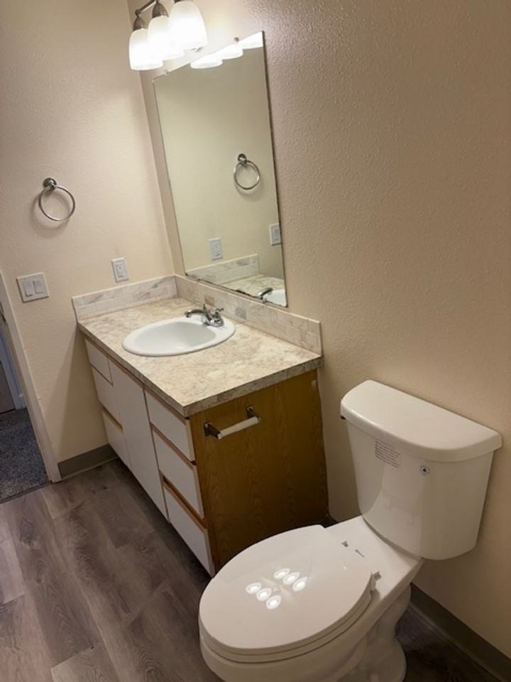 #400 BAYVIEW BY THE SEA APARTMENTS - Photo 3 of 6