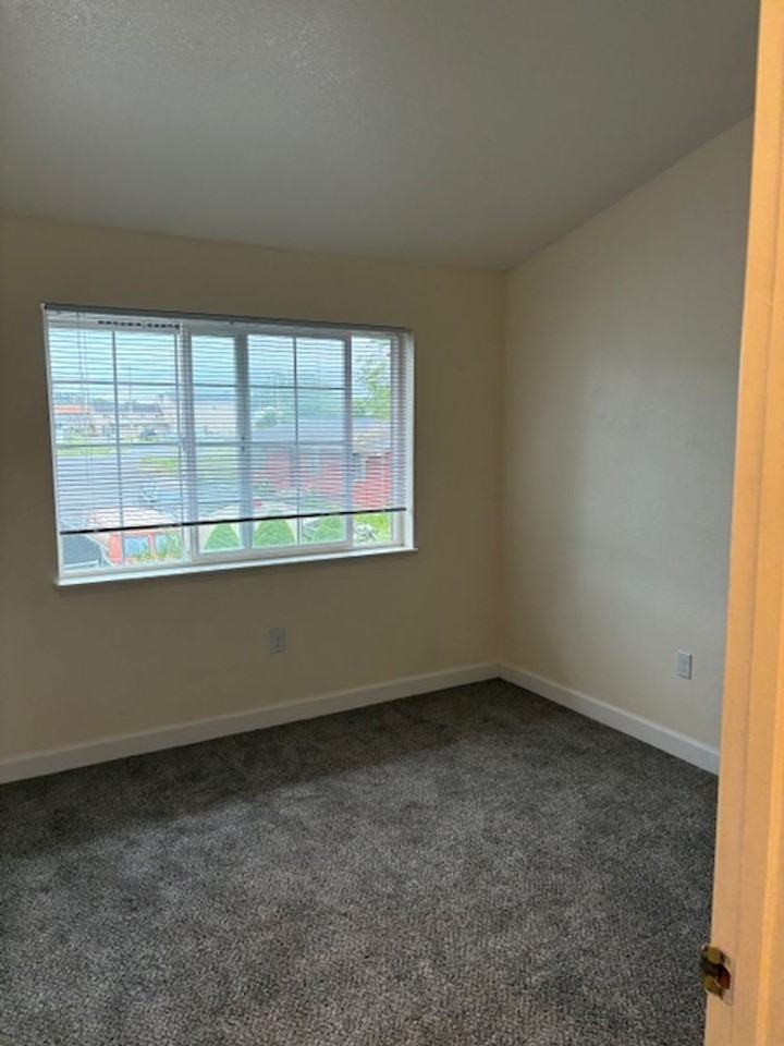 #400 BAYVIEW BY THE SEA APARTMENTS - Photo 4 of 6