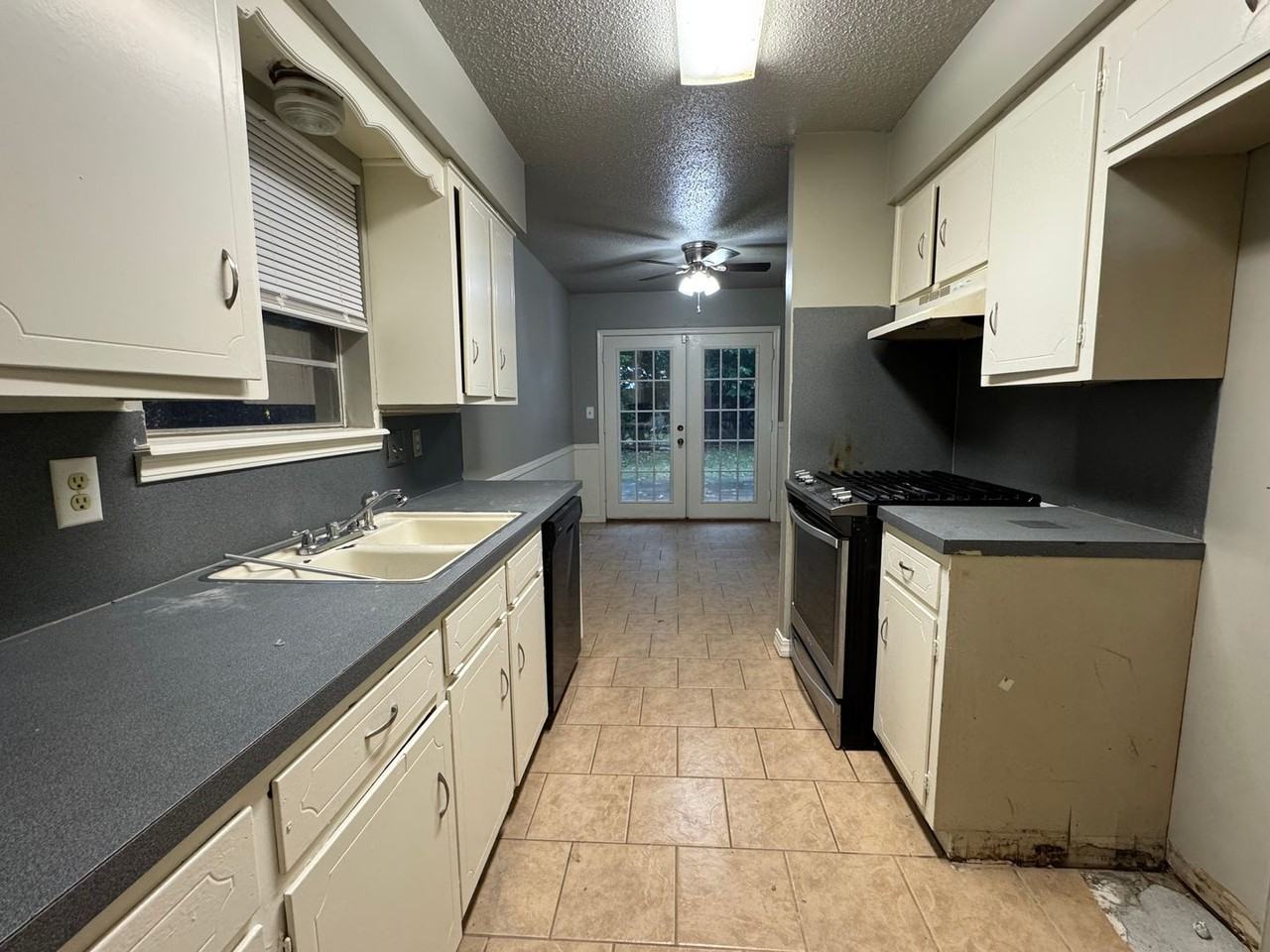 10853 E 33rd Pl - Photo 3 of 16