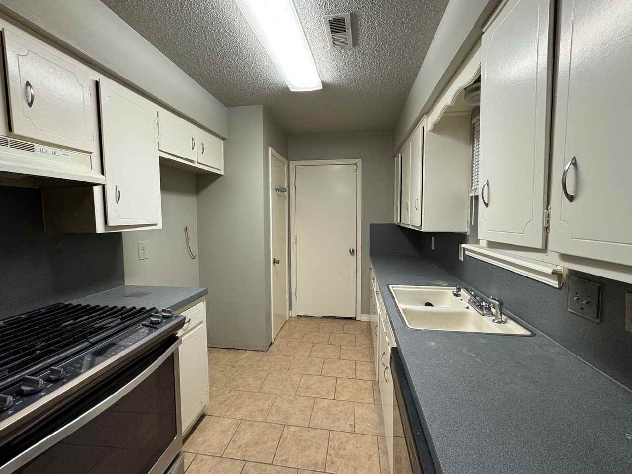 10853 E 33rd Pl - Photo 4 of 16