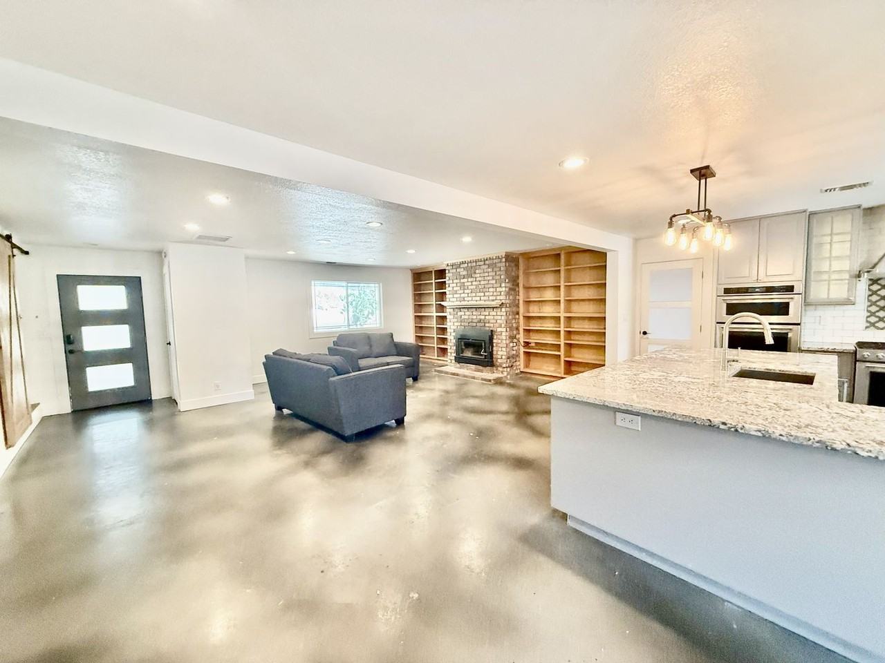 914 Orchard Ct - Photo 2 of 29