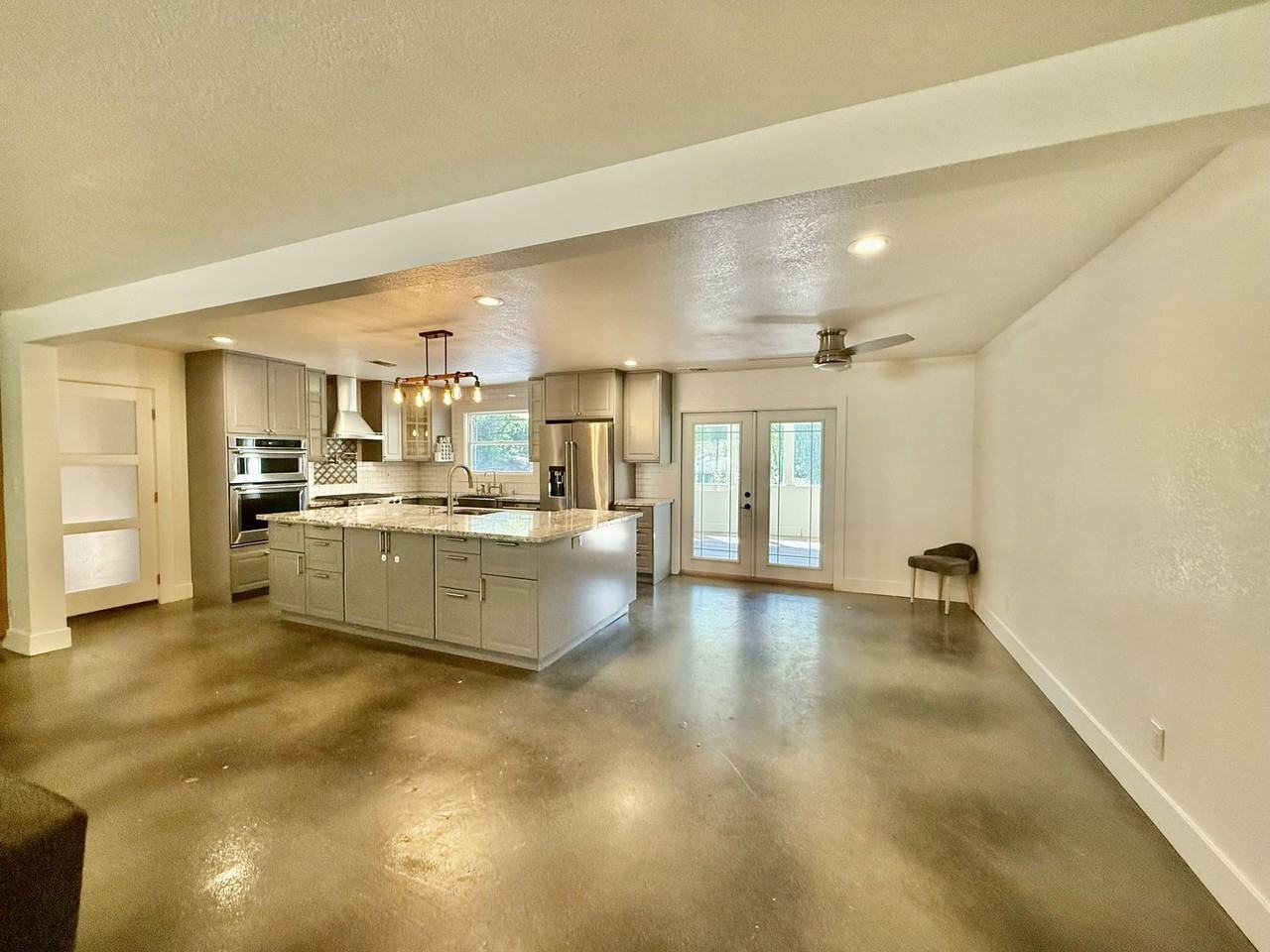 914 Orchard Ct - Photo 3 of 29