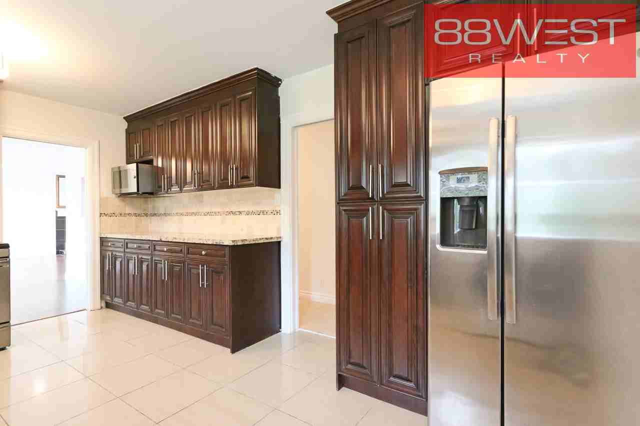 660 Kenwood Road - Photo 7 of 33