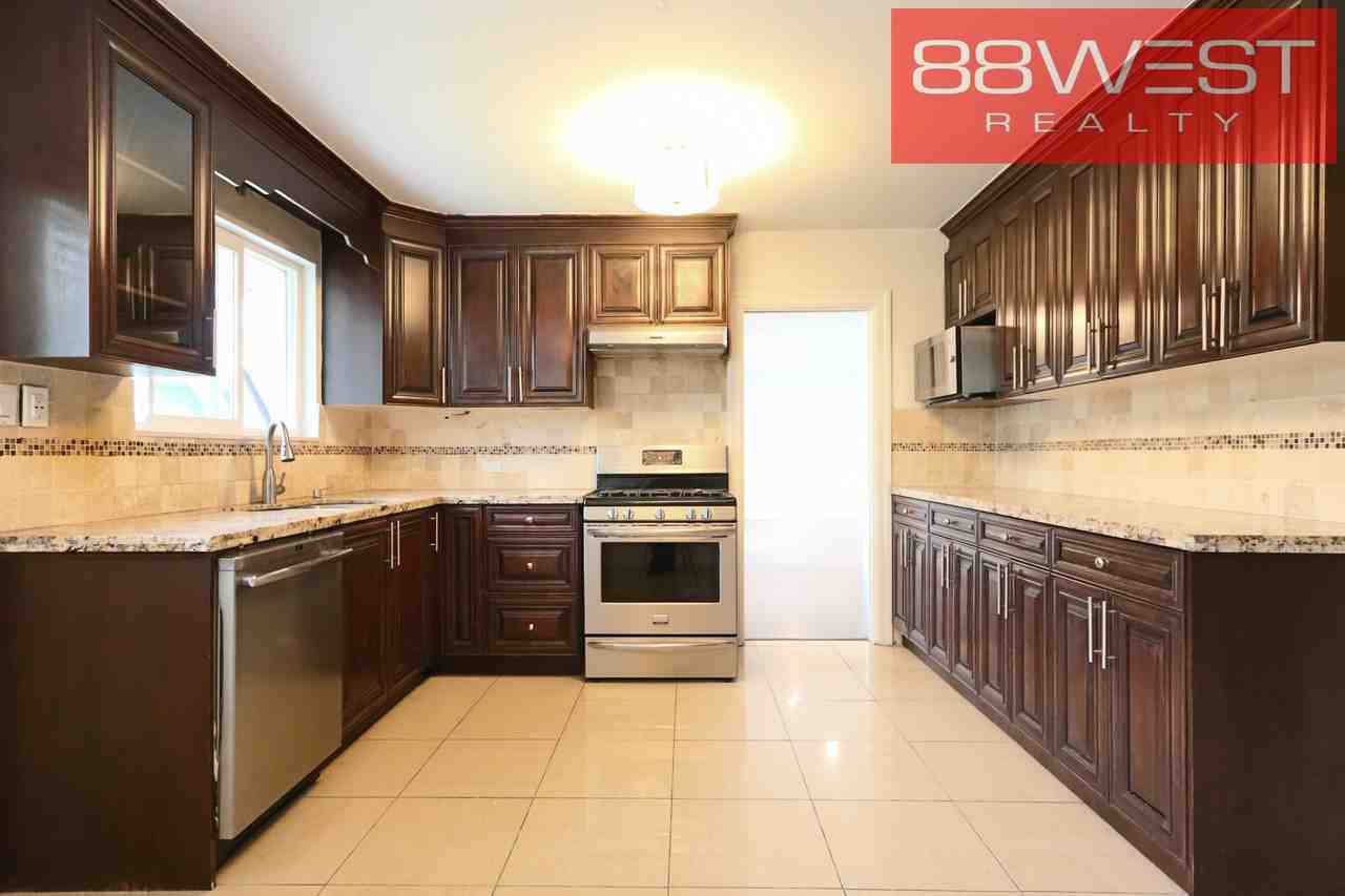 660 Kenwood Road - Photo 3 of 33