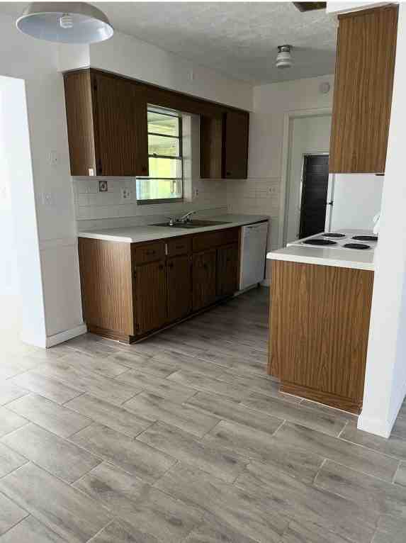 68 S Jeffery St - Photo 3 of 3