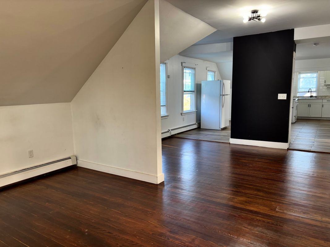 122 Hudson St - Photo 2 of 17