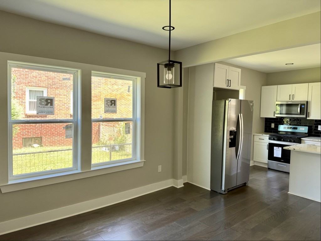 212 Glover St - Photo 6 of 12