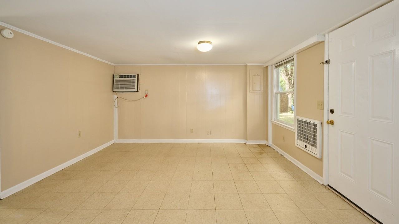 2014 Woodland St - Photo 4 of 10