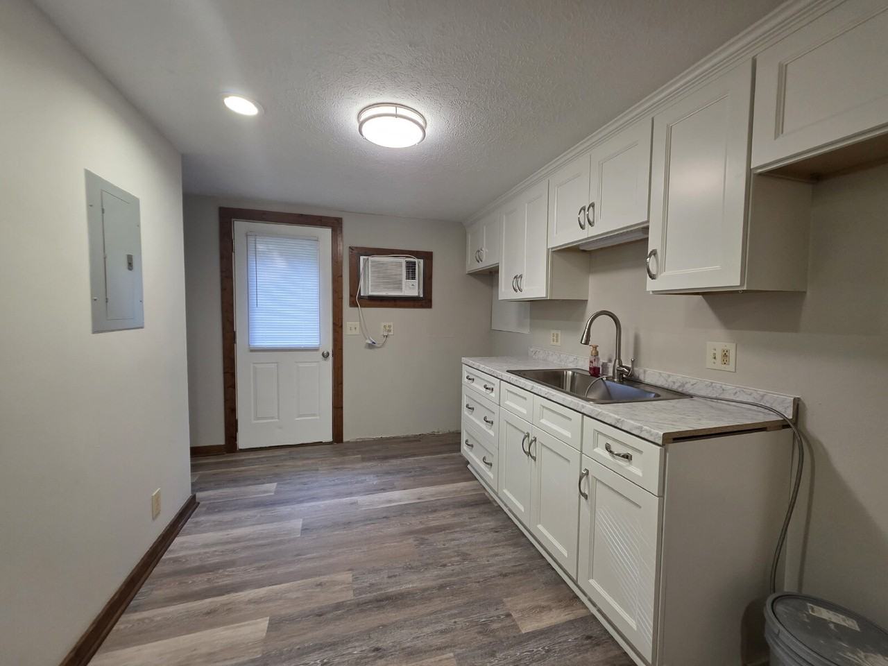 1050 Woody Ln #B - Photo 5 of 10