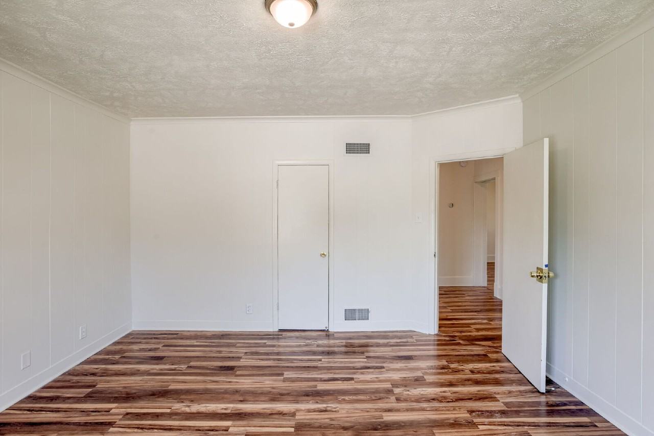 N 40th St - Photo 5 of 18