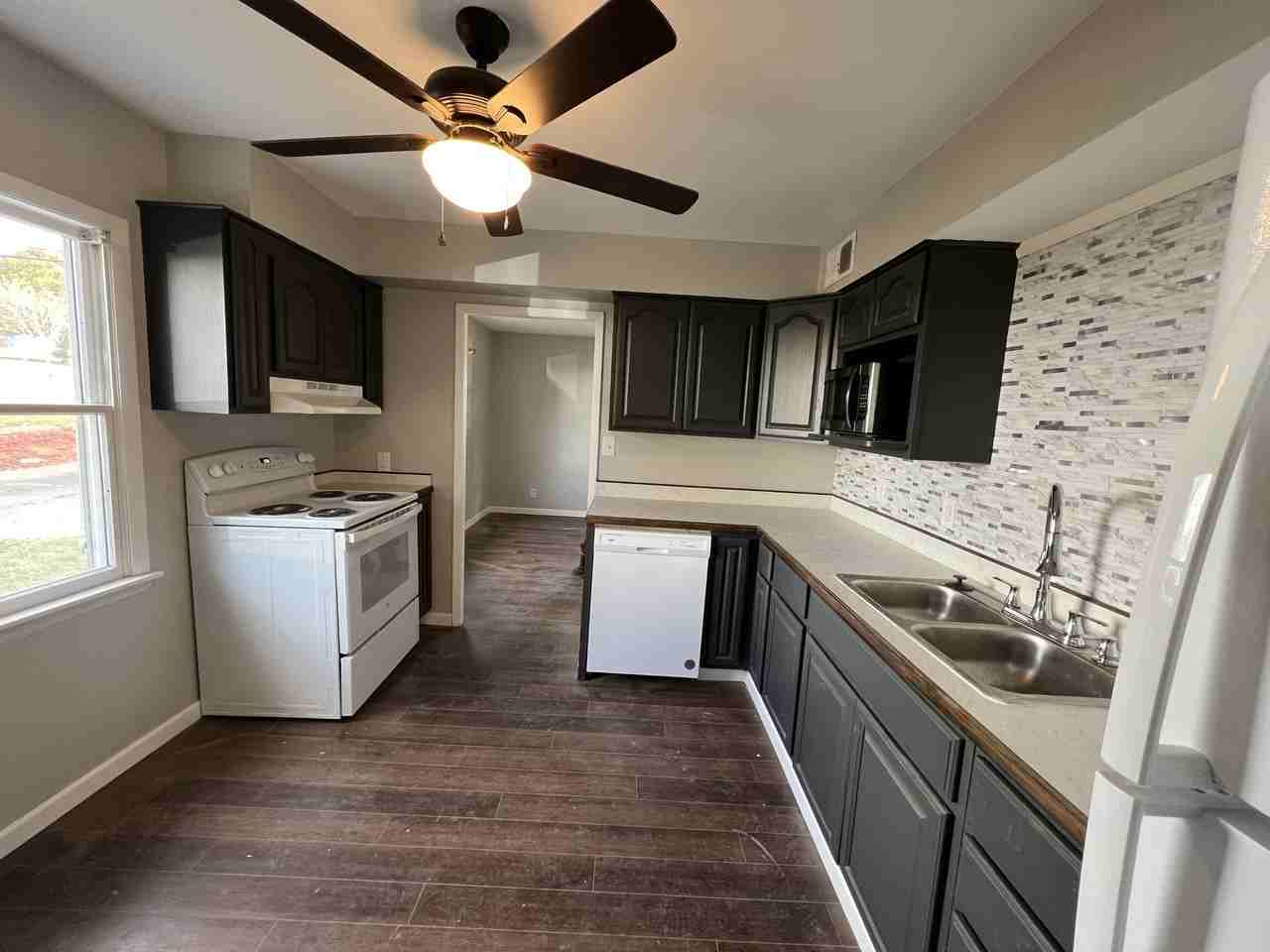 815 E Sandusky Ave - Photo 3 of 19