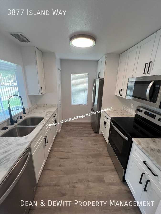 3877 Island Way - Photo 3 of 21