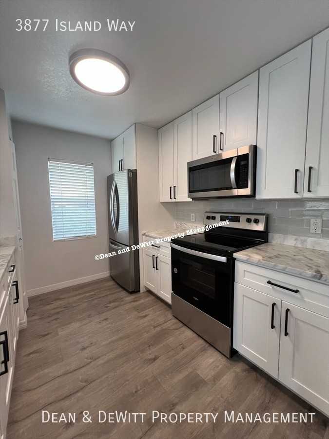 3877 Island Way - Photo 2 of 21