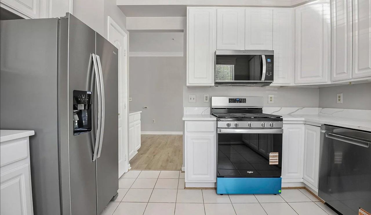 20901 Cedarpost Sq #1 - Photo 5 of 19