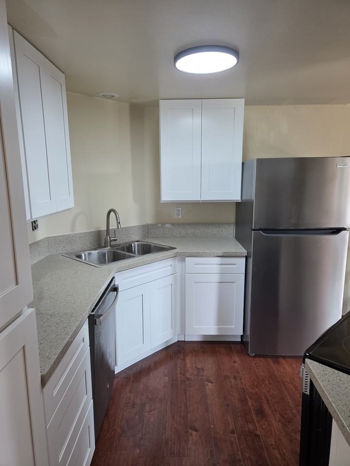 1809 Cambridge Ave #1809 - Photo 2 of 10