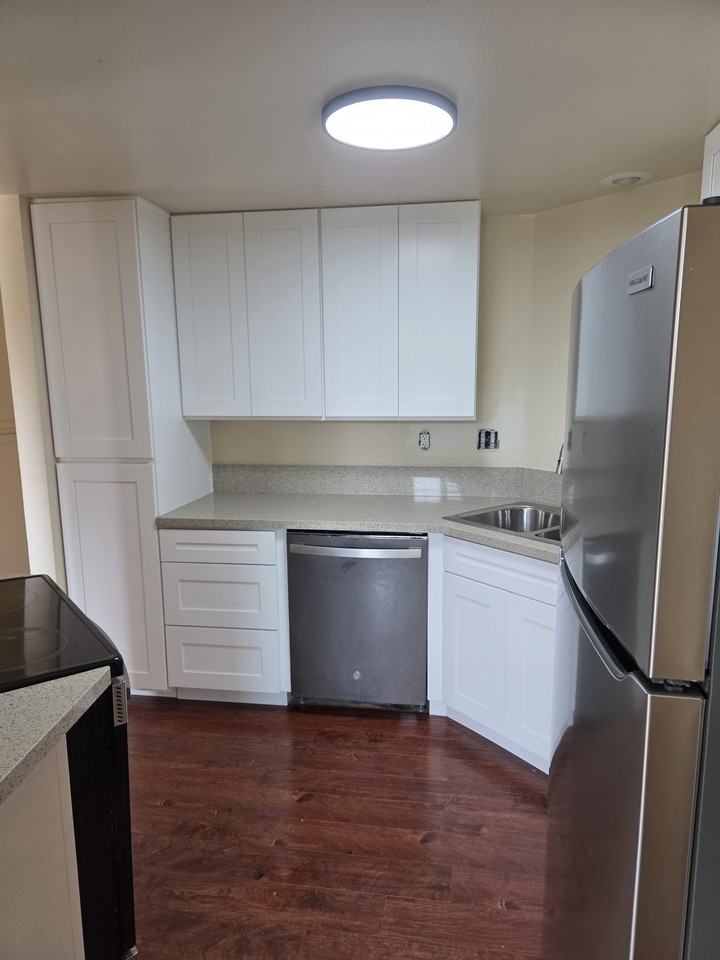 1809 Cambridge Ave #1809 - Photo 3 of 10