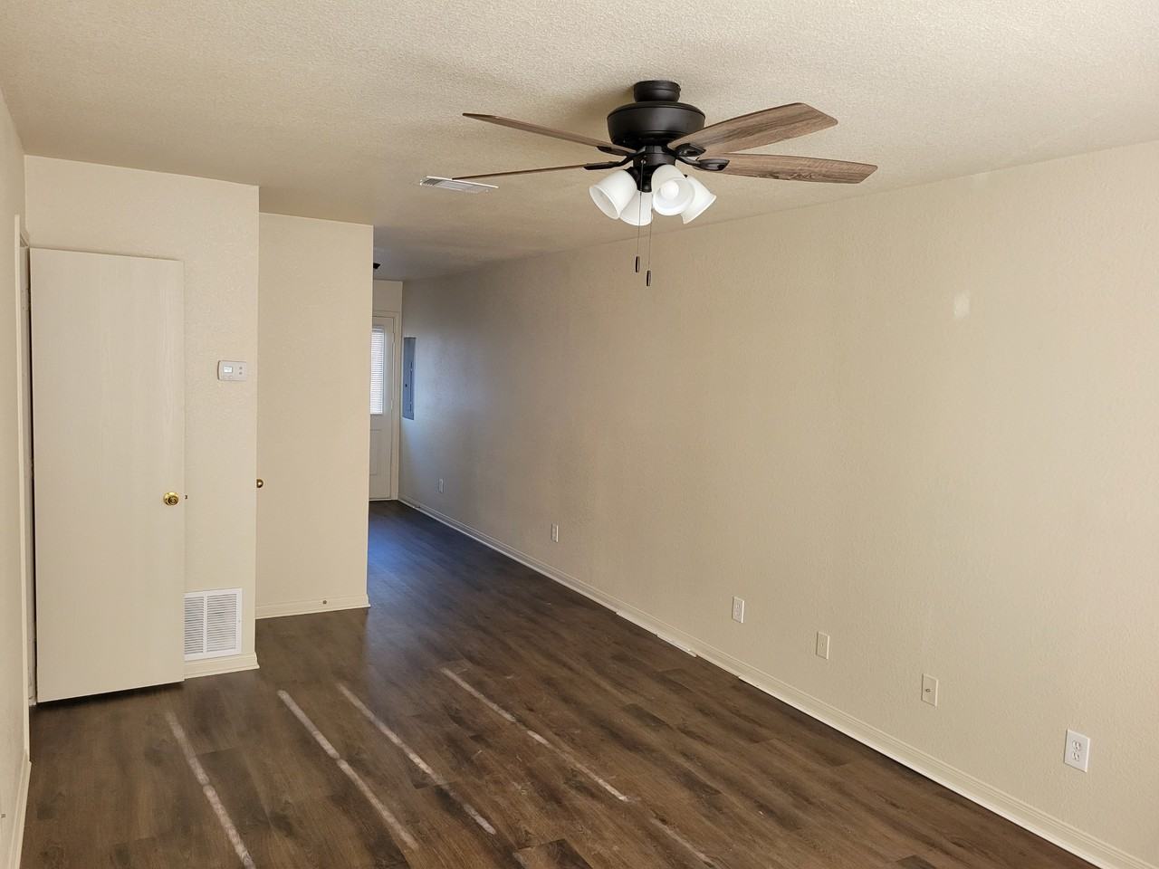 3200 Hereford Ln #B - Photo 4 of 28