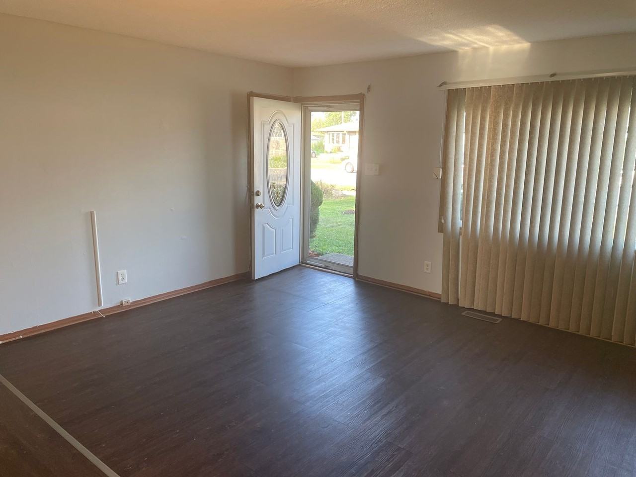 1029 Clinton St - Photo 3 of 13