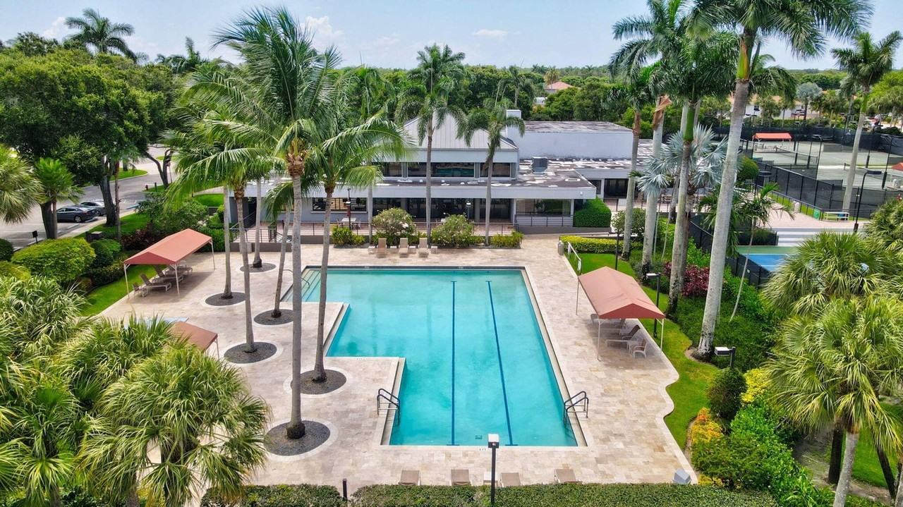 6718 Portside Dr - Photo 3 of 37