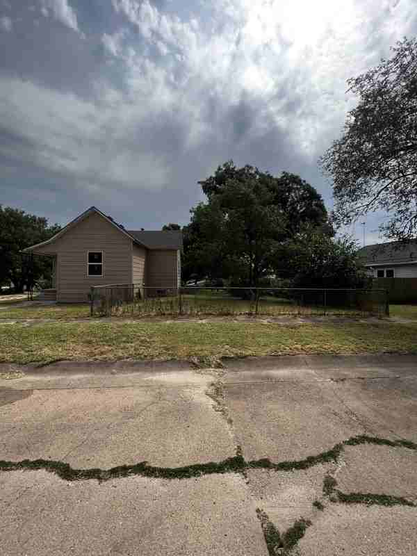 823 N Blaine St - Photo 3 of 17