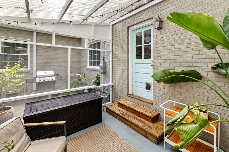 1004 W 42nd St - Photo 3 of 15