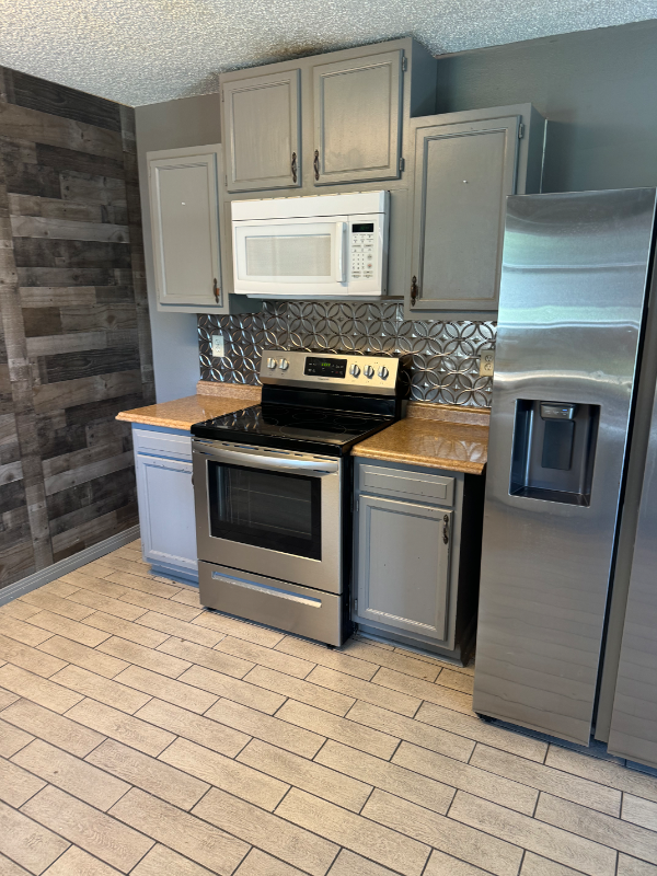 984 Asheville Dr - Photo 2 of 16