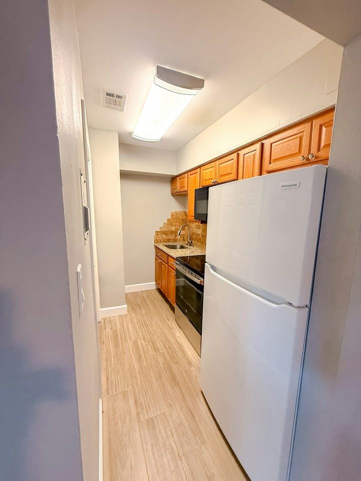 225 Danube Avenue, Unit 4 - Photo 7 of 10