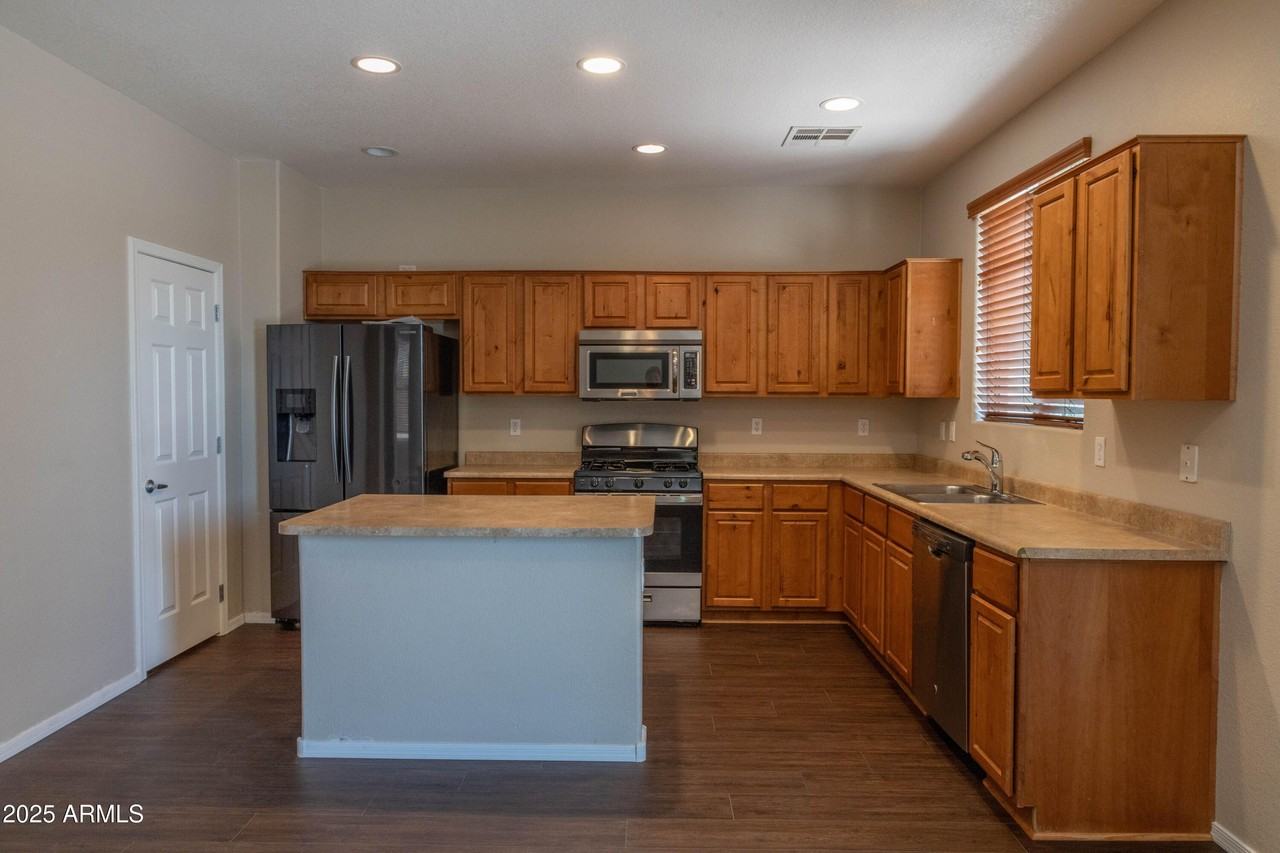 6231 Pearl Drive - Photo 4 of 32